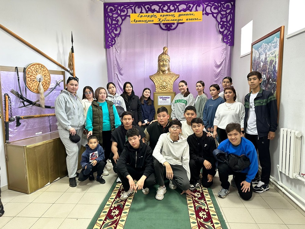 Әбіш Кекілбайұлы атындағы №71 IT мектеп-лицейінің оқушылары