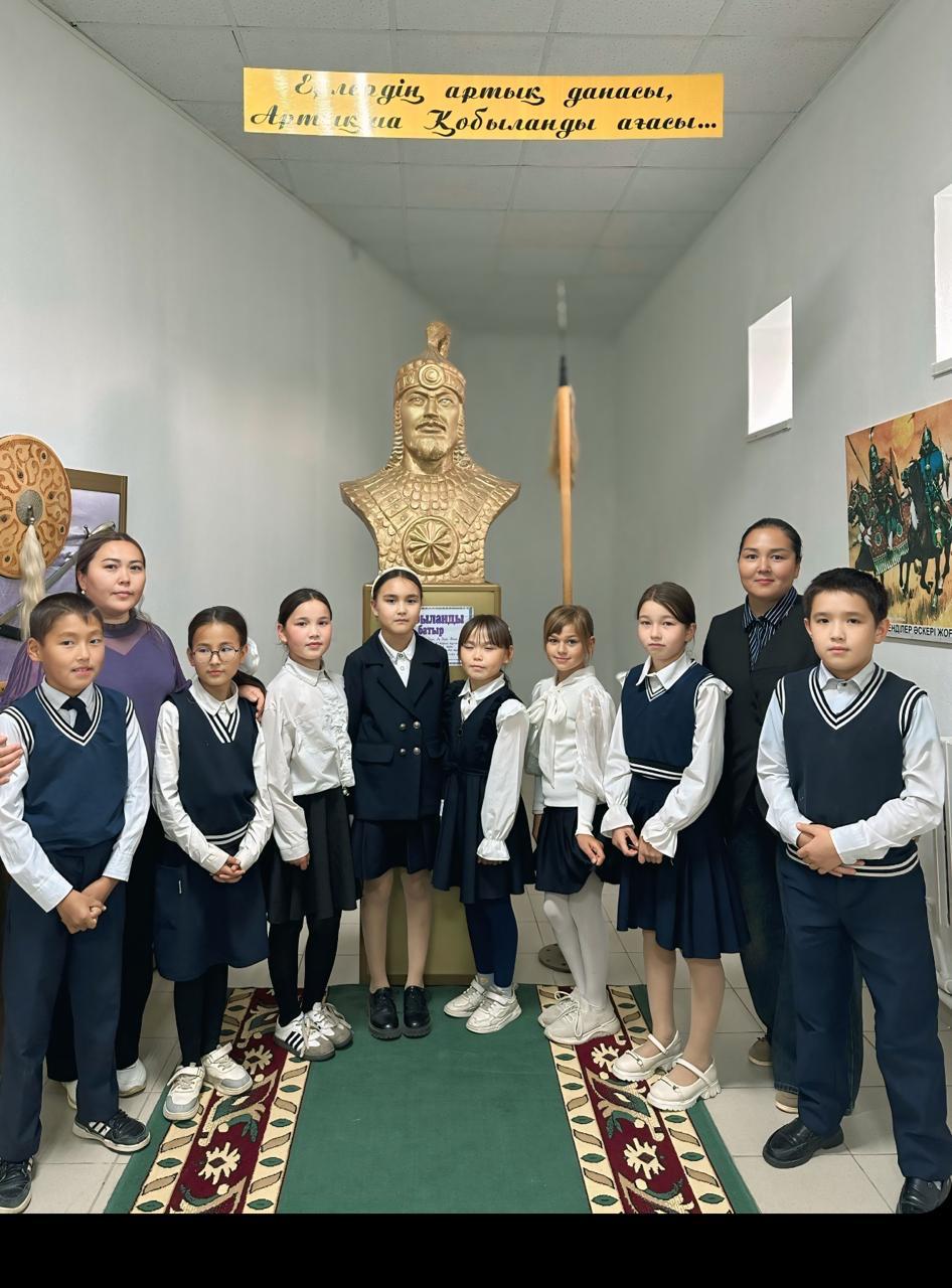 «Қобыланды-халық қорғаған қаһарман» атты іс-шараға қатысқан оқушылар